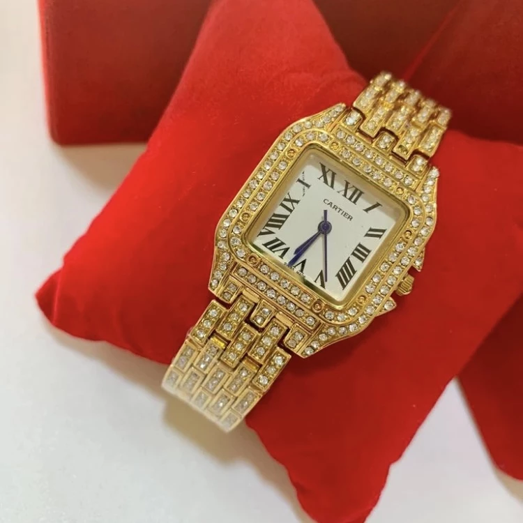 Montre Cartier pour femme couleur or et en argent